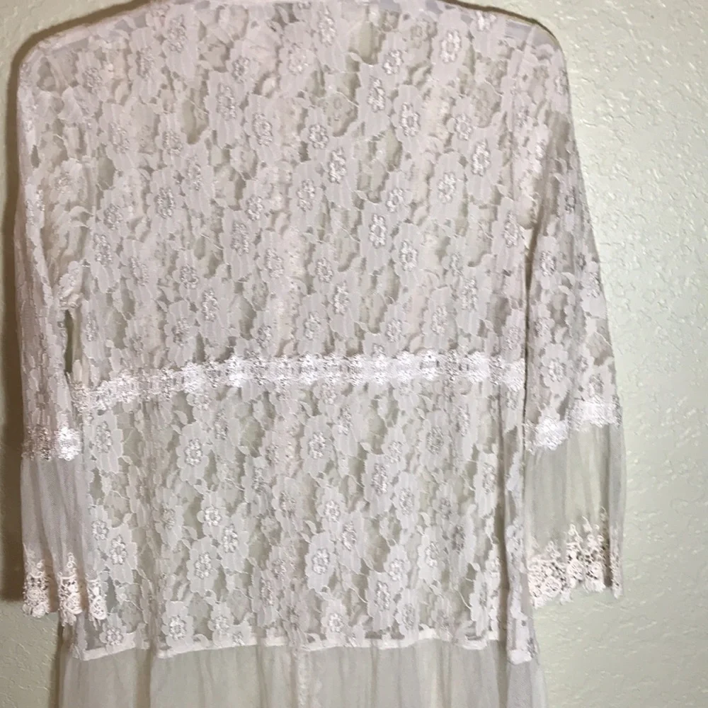 Ladies shabby chic top   Crystal buttons and lace make this top - Picture 5 of 9